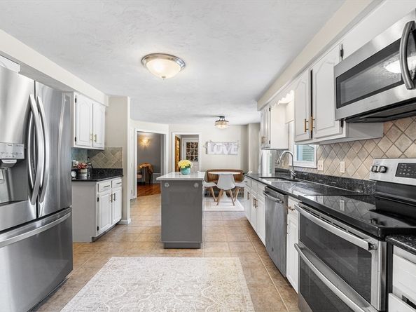 1 Jonathans Way, Upton MA 01568