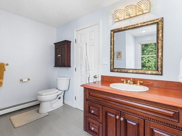 1 Jonathans Way, Upton MA 01568
