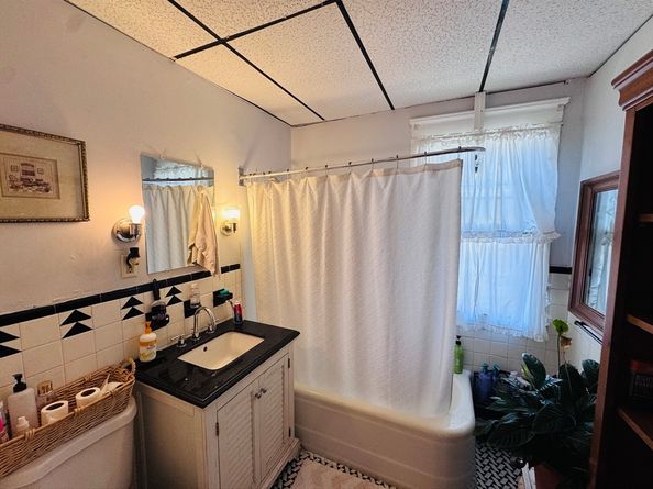 23 Woodford St, Worcester MA 01604