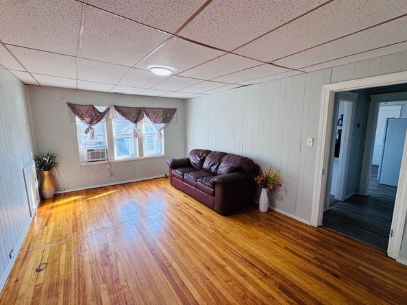 23 Woodford St, Worcester MA 01604