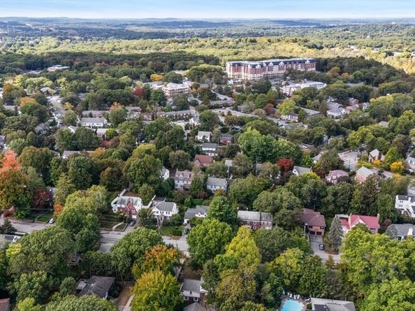 208 South St, Brookline MA 02467