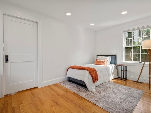 208 South St, Brookline MA 02467