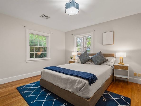 208 South St, Brookline MA 02467