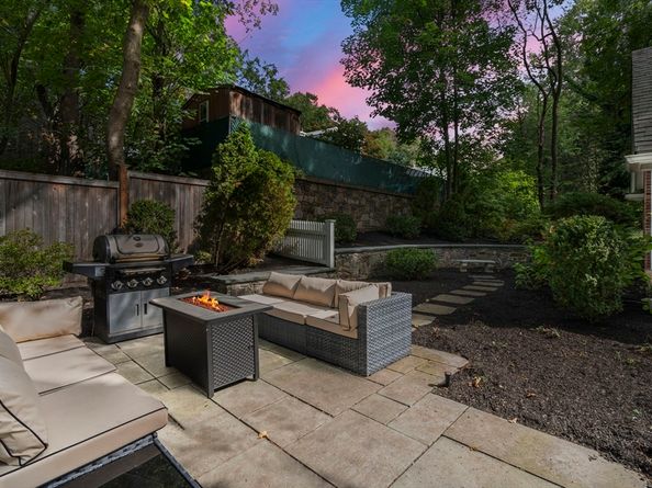 208 South St, Brookline MA 02467