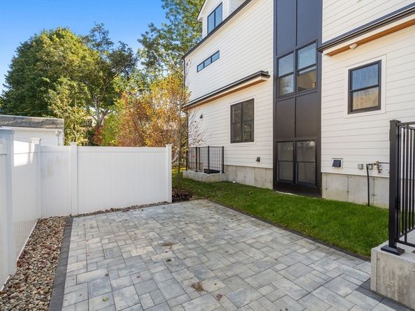 180 Hunnewell Ave 180, Newton MA 02458