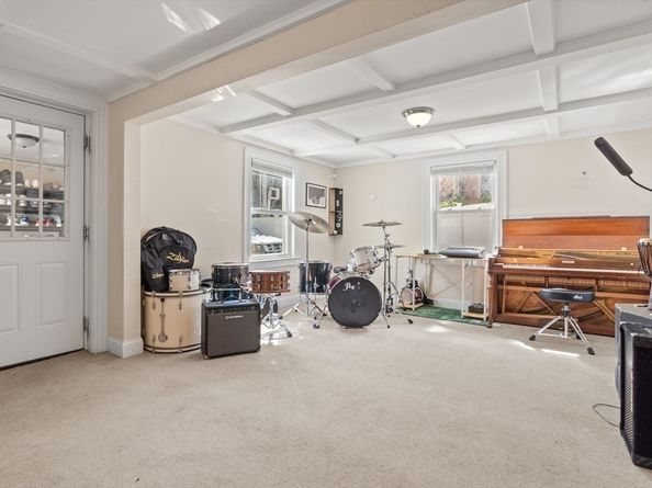 40 Humphreys St, Boston MA 02125