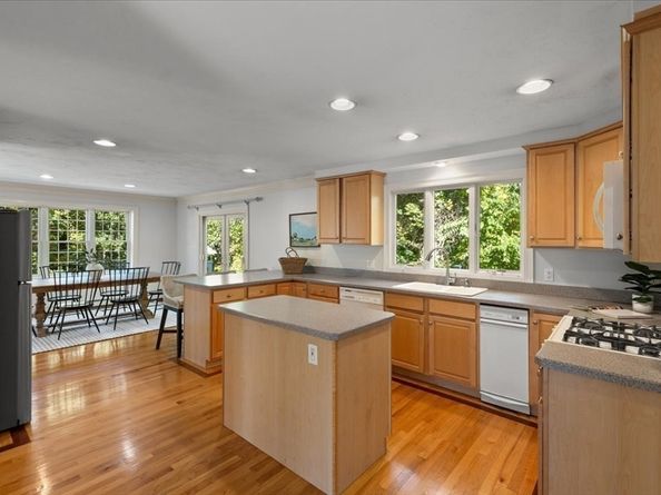 8 Trudys Ln, Scituate MA 02066