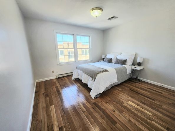 121 Condor 2, Boston MA 02128