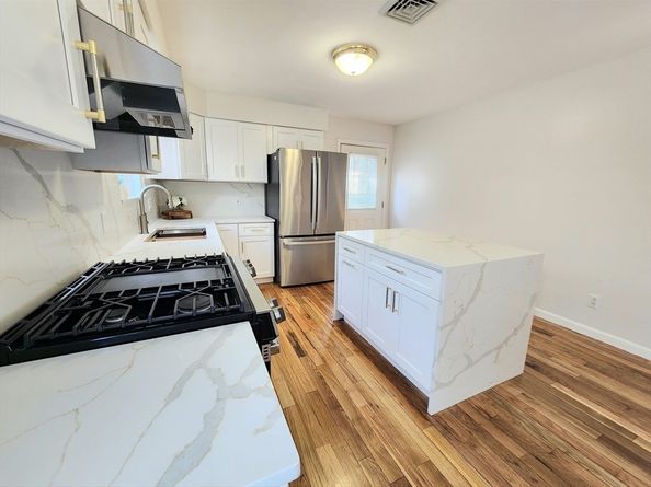 121 Condor 2, Boston MA 02128