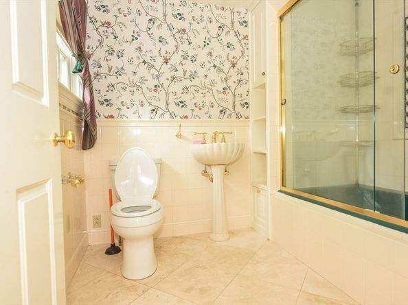 86 Kingsnorth Street, Northbridge MA 01588