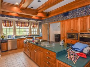 86 Kingsnorth Street, Northbridge MA 01588