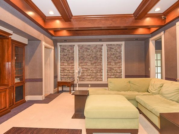 86 Kingsnorth Street, Northbridge MA 01588