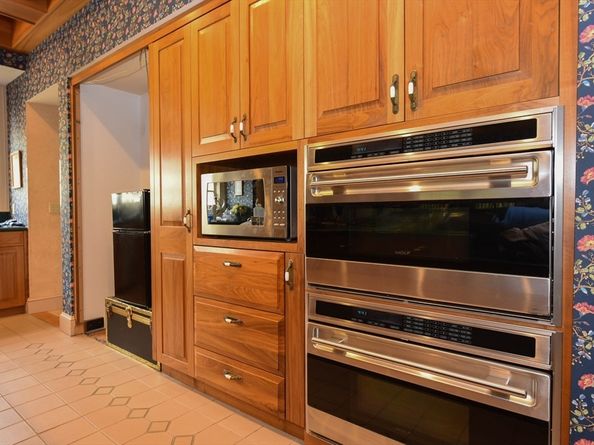 86 Kingsnorth Street, Northbridge MA 01588