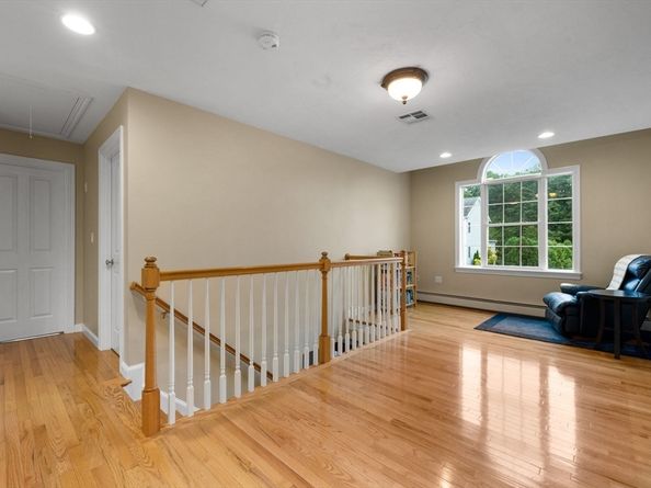 731 Samuel Dr, Northbridge MA 01588