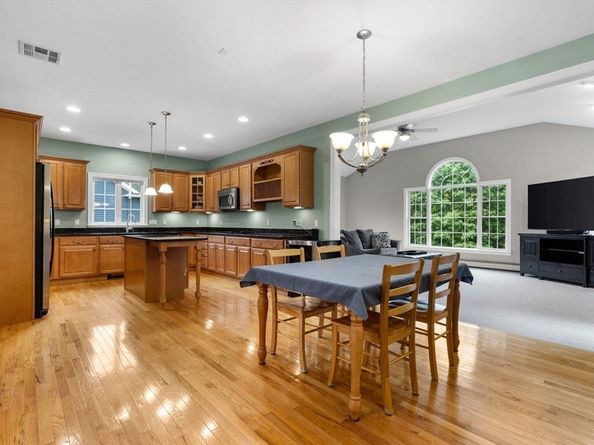 731 Samuel Dr, Northbridge MA 01588