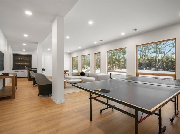 12 Robin Rd, Weston MA 02493
