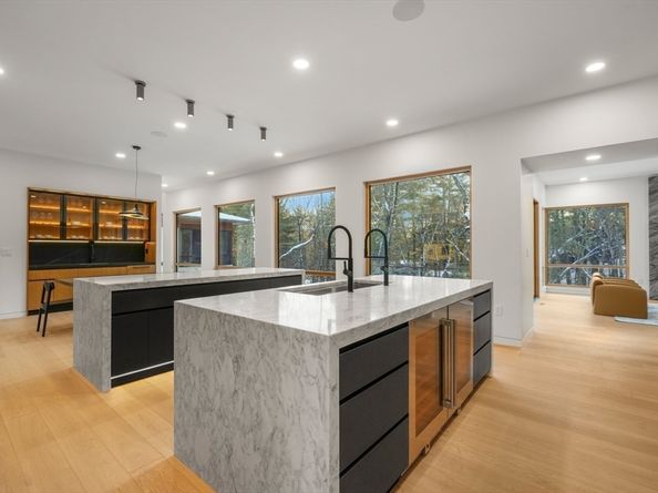 12 Robin Rd, Weston MA 02493