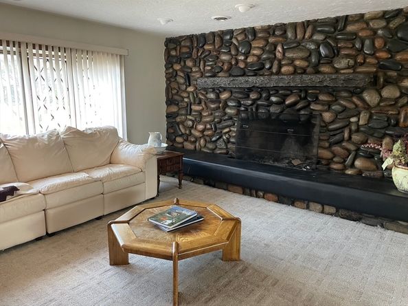 40 Weatherbee Dr, Westwood MA 02090