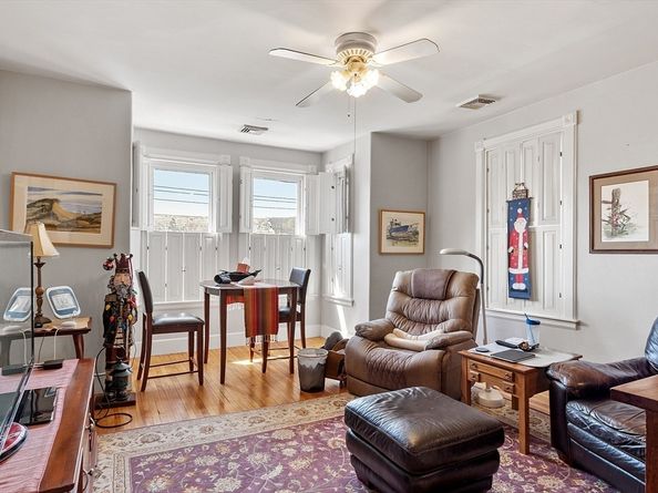 58 Oliver St, Fitchburg MA 01420