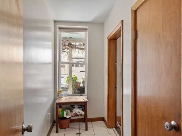 58 Oliver St, Fitchburg MA 01420