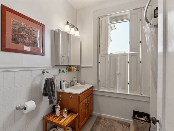 58 Oliver St, Fitchburg MA 01420