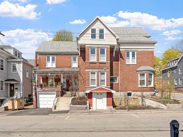 58 Oliver St, Fitchburg MA 01420