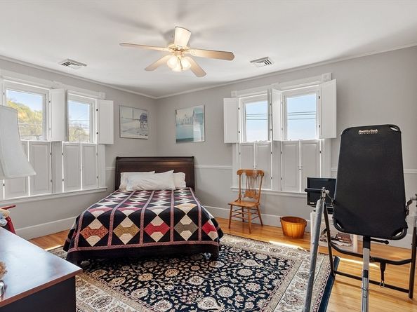58 Oliver St, Fitchburg MA 01420