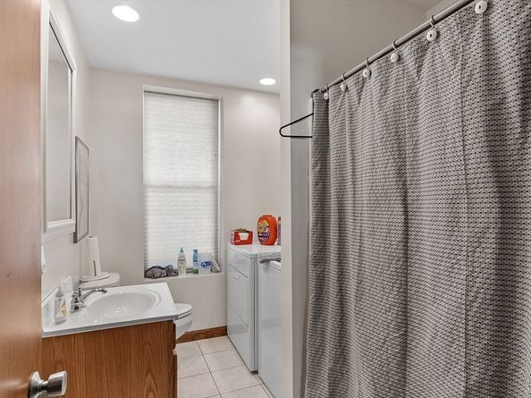 58 Oliver St, Fitchburg MA 01420