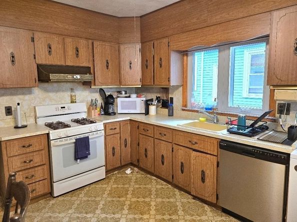 26 Warner St, Somerville MA 02144