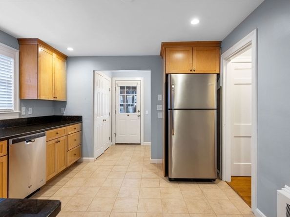 438 Central Ave 2, Milton MA 02186