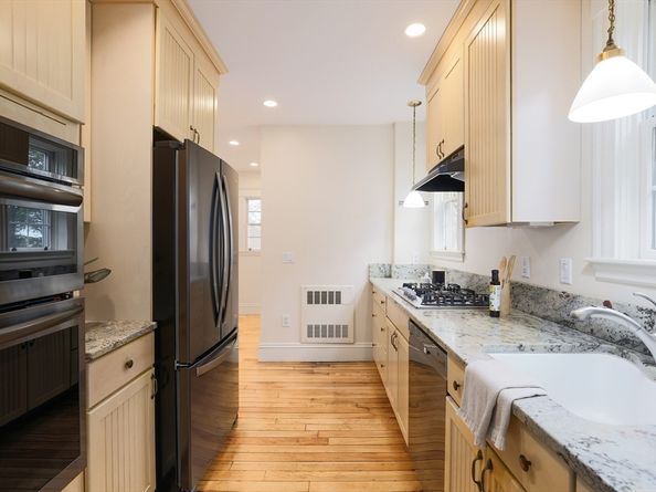 10 Plymouth St 10, Arlington MA 02476