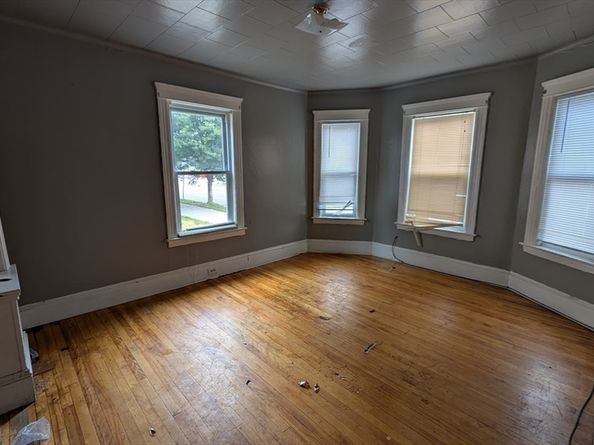 476 Park Ave, Worcester MA 01610