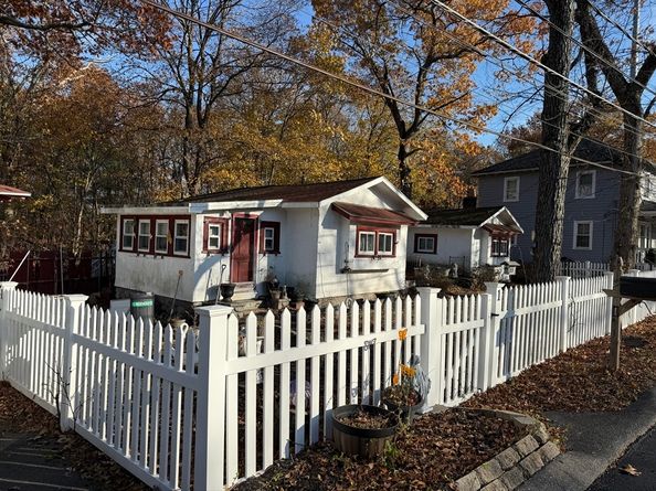 1 Sidney St, Wakefield MA 01880