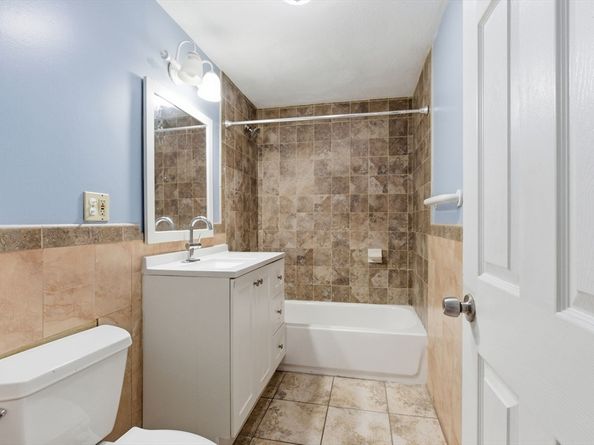 20 Leslie St, Boston MA 02122