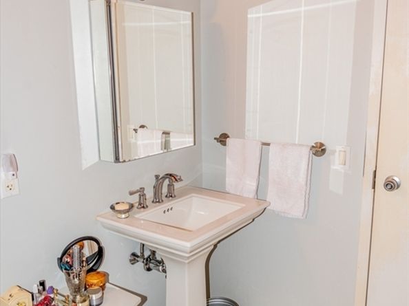 290 Pleasant St 113, Watertown MA 02471