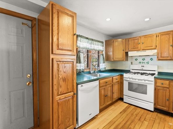 98 Glen Echo Blvd, Stoughton MA 02072