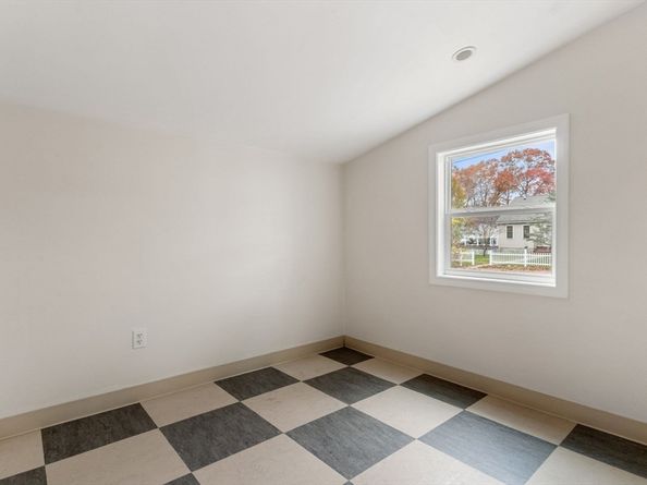 44 Dawes Rd, Brockton MA 02301