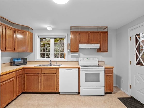 27 Bradford Ter, Lynn MA 01905