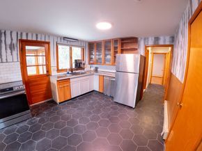 25-A White Avenue, Worcester MA 01605