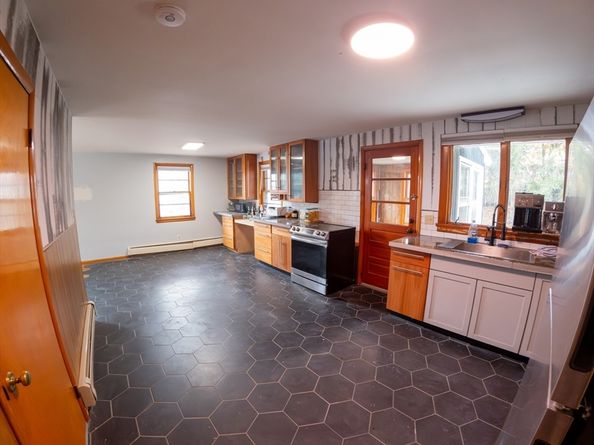 25-A White Avenue, Worcester MA 01605