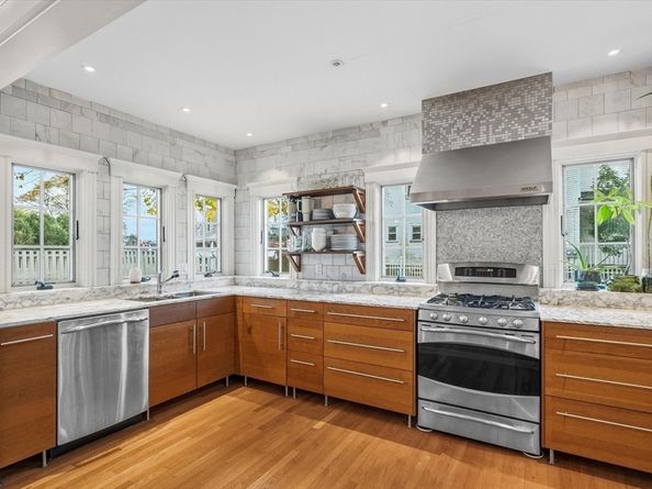 381 Lafayette St, Salem MA 01970