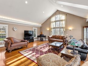 111 Windsor Ridge Dr, Northbridge MA 01534