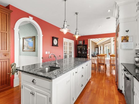 111 Windsor Ridge Dr, Northbridge MA 01534