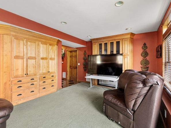 111 Windsor Ridge Dr, Northbridge MA 01534