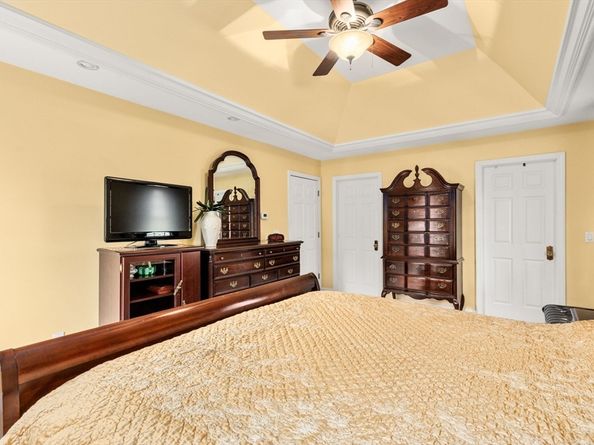 111 Windsor Ridge Dr, Northbridge MA 01534