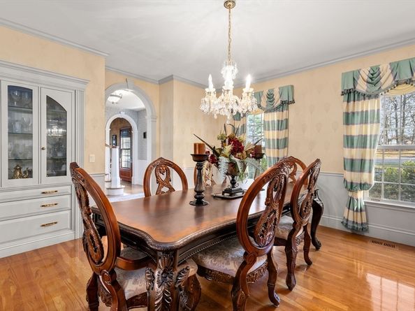 111 Windsor Ridge Dr, Northbridge MA 01534