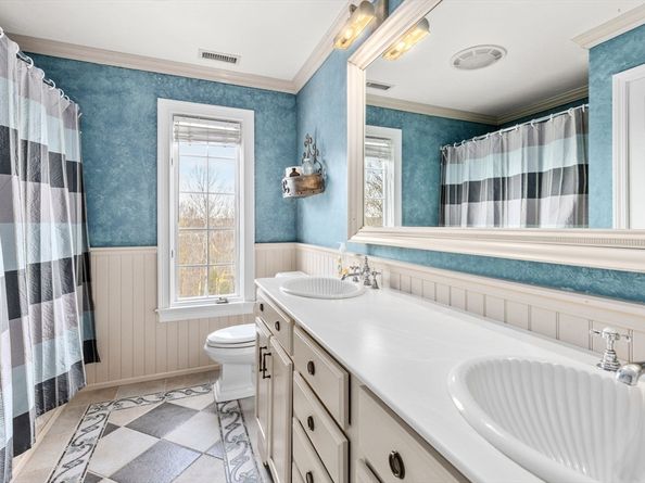 111 Windsor Ridge Dr, Northbridge MA 01534