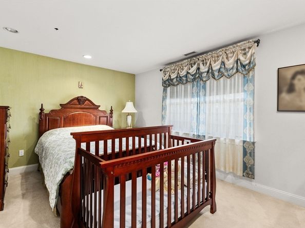 111 Windsor Ridge Dr, Northbridge MA 01534