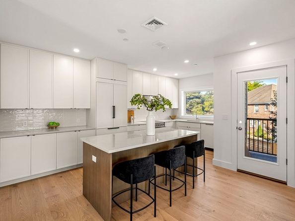 2-18 Elm Street 6, Newton MA 02465