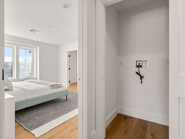 2-18 Elm Street 6, Newton MA 02465